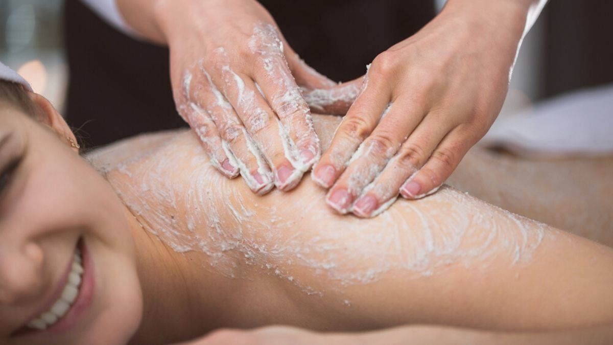 Scrub Badan Dilarang Dipakai di Wajah, Kenapa?