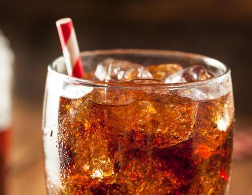 Benarkah Minuman Bersoda Picu Penuaan Dini?