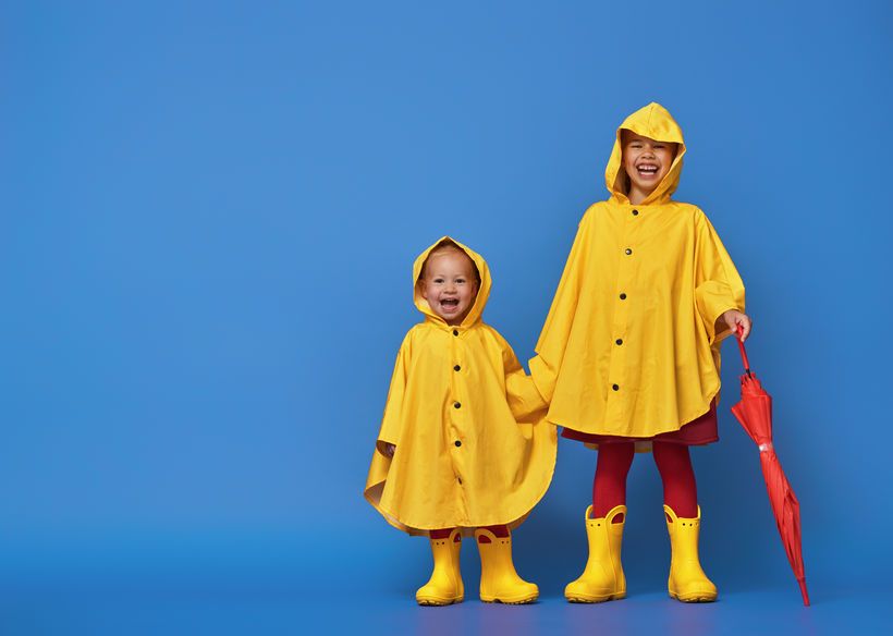 Tips Memilih Jas Hujan yang Tepat untuk Anak