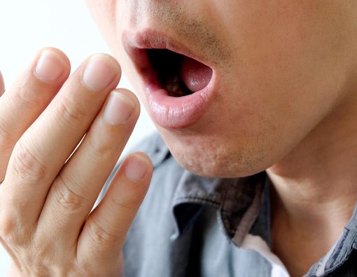 Cara Cepat Mengatasi Gigi Ngilu dan Bau Mulut