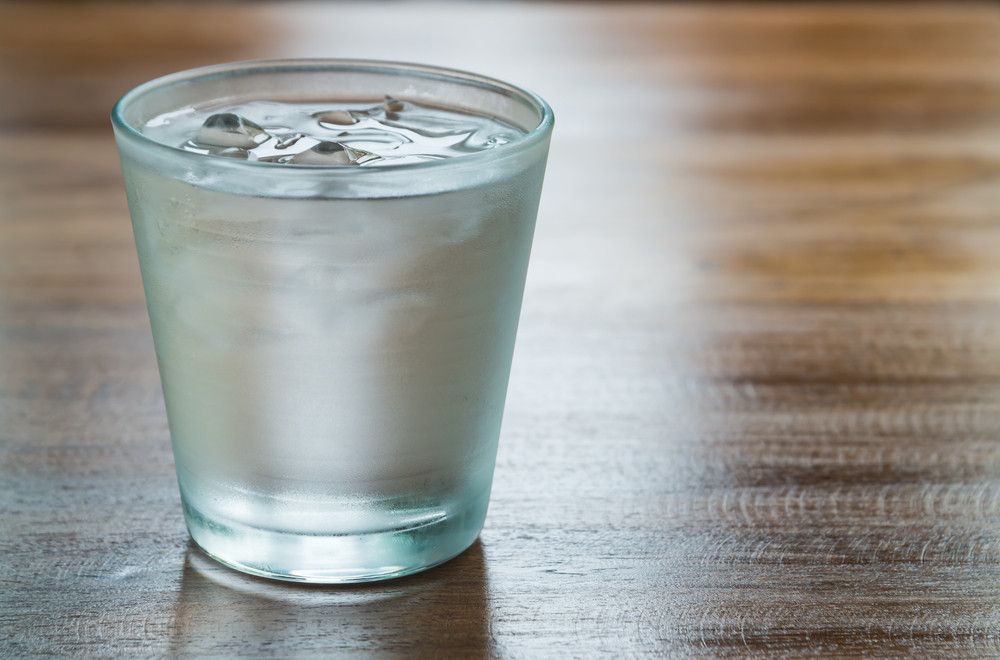 Mengungkap Efek Negatif Minum Air Es