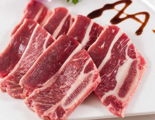 Mana Lebih Kaya Nutrisi, Daging Kambing atau Daging Sapi?