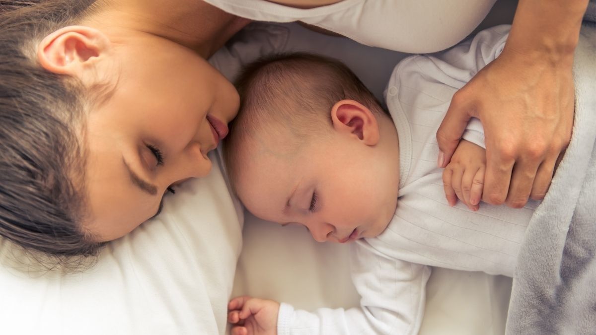 Tips Aman Tidur dengan Bayi Baru Lahir