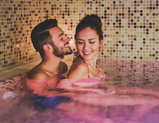 Tips Aman Berhubungan Seks di Air Sesuai Lokasi