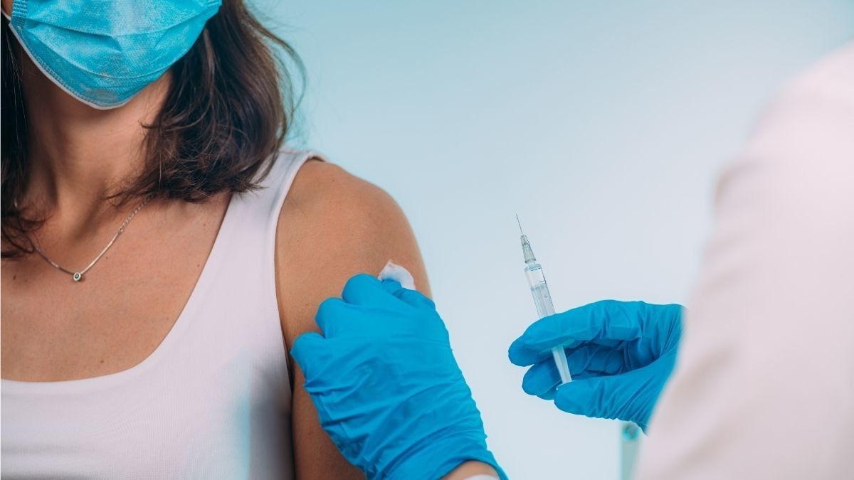 Aturan Vaksinasi untuk Penyintas COVID-19 Gejala Ringan