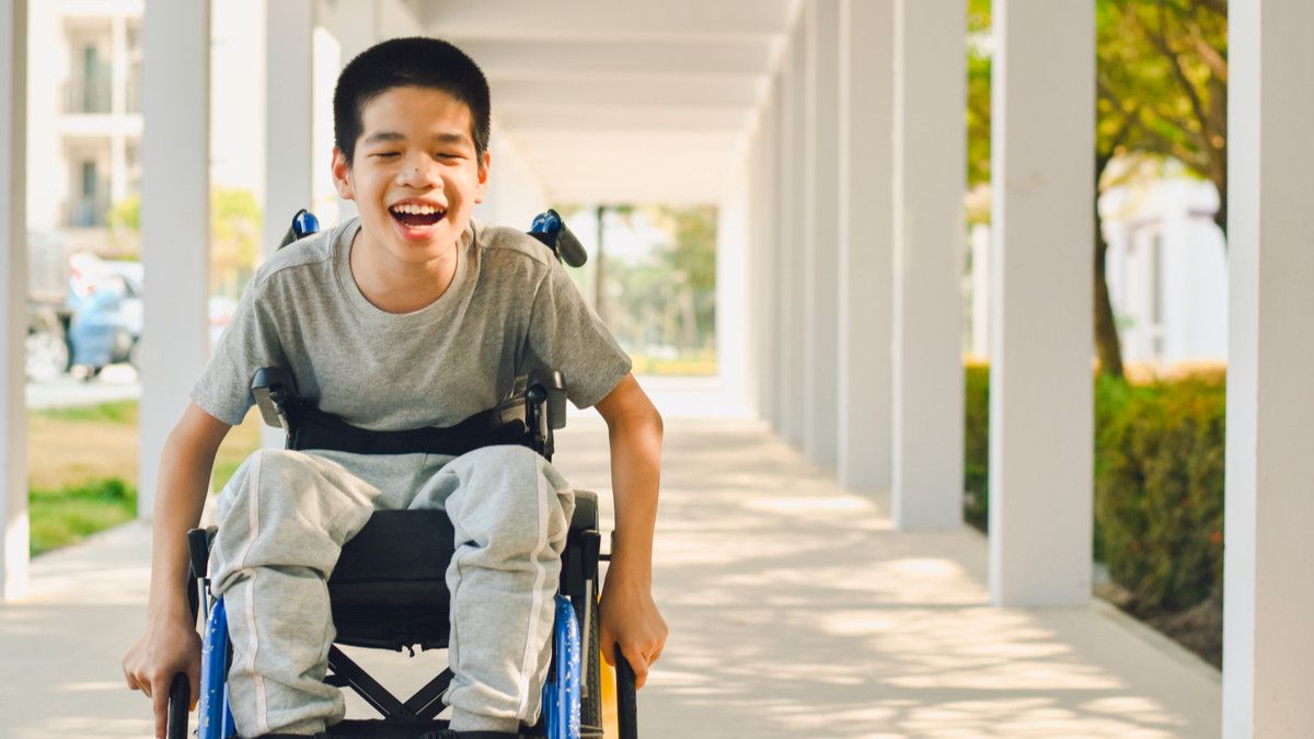 Anak Lumpuh karena Kecelakaan, Haruskah Dimasukkan ke Sekolah Khusus?