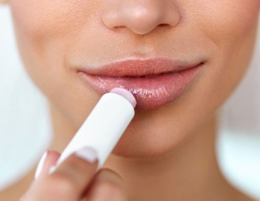 Manfaat Menggunakan Lip Serum untuk Bibir