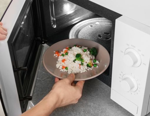 Awas, Jangan Memanaskan 5 Makanan Ini di Microwave!