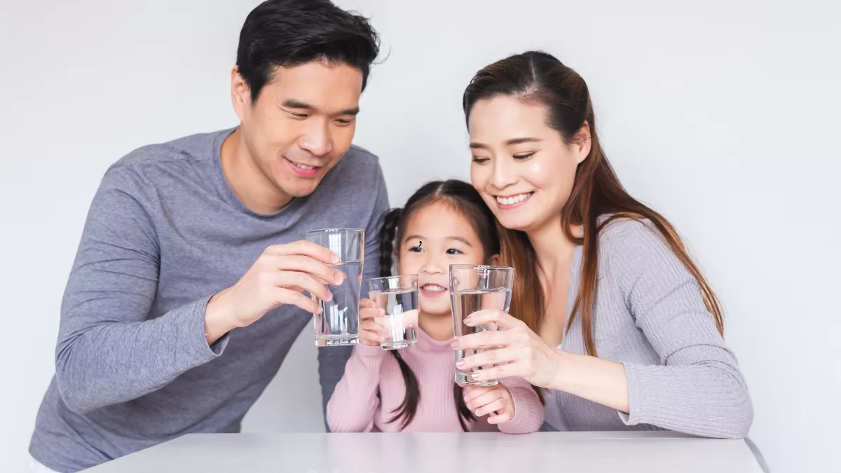 Cara Melatih Anak untuk Disiplin Minum Air Putih guna Mencegah Cuci Darah