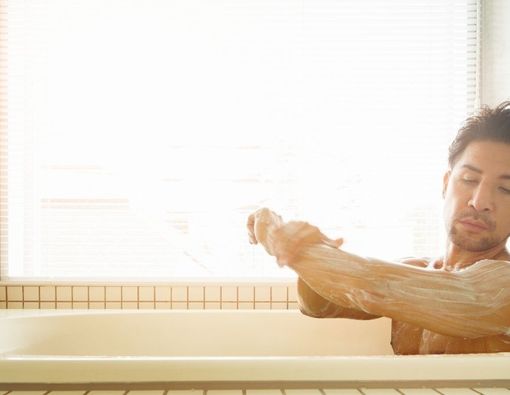 Mandi Air Panas Menghambat Program Hamil, Benarkah?