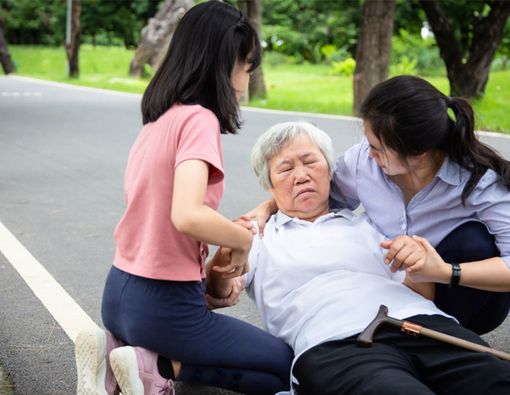 Wajib Tahu, Gejala Virus Corona pada Lansia Mirip Stroke