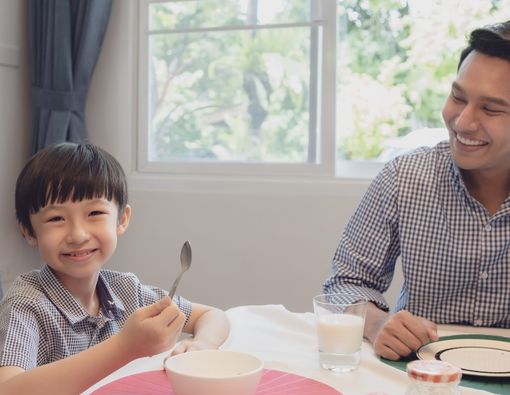 Peran Papa dalam Membuatkan Bekal untuk Anak Sekolah