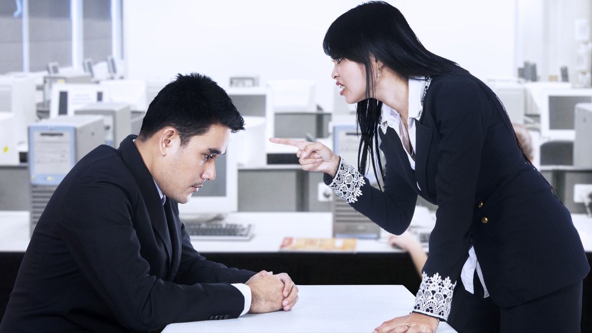 Kiat Hadapi Bos yang Suka Mem-bully