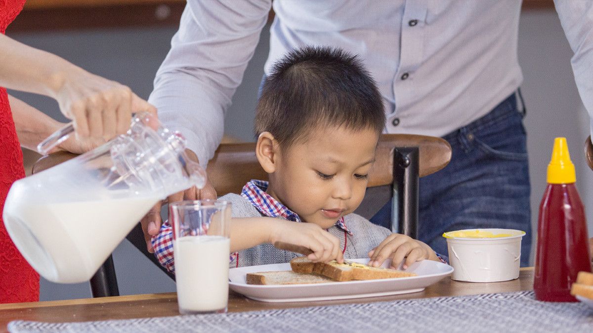 Cegah Virus Corona dengan Susu yang Tepat untuk Anak