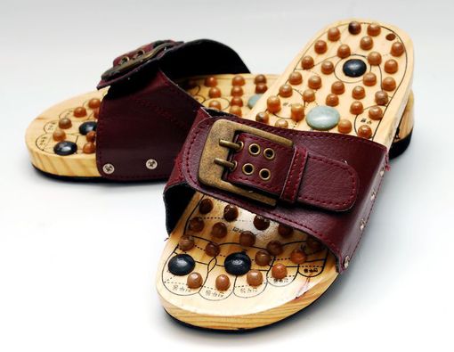 Efektifkah Sandal Refleksologi Atasi Keluhan Rematik?