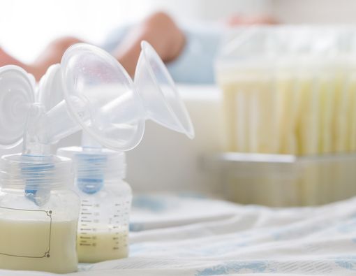 Mengungkap Plus Minus Produksi ASI Berlebih