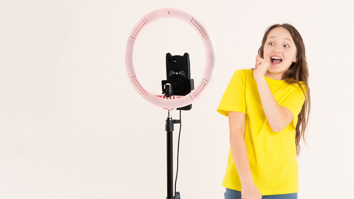 Mengapa Anak Ketagihan Main TikTok? Ini Fakta dan Cara Amannya