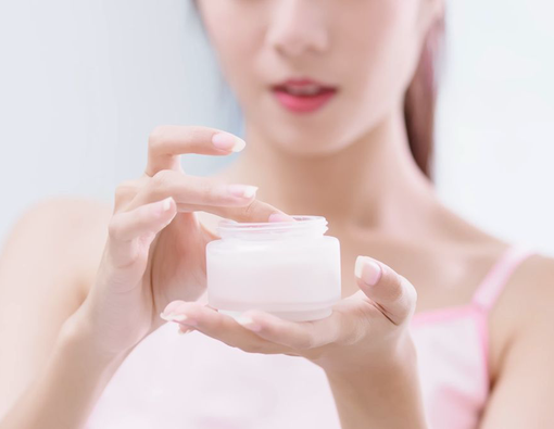 Kiat Memilih Kosmetik untuk Kulit Kering