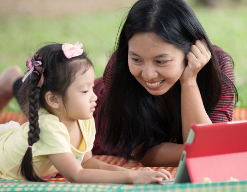 Si Kecil Kecanduan Gadget? Ini Cara Mengatasinya, Bunda!