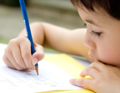 Tulisan Tangan Anak Jelek, Orang Tua Perlu Lakukan Ini