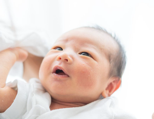 Tumbuh Kembang Bayi 3 Bulan