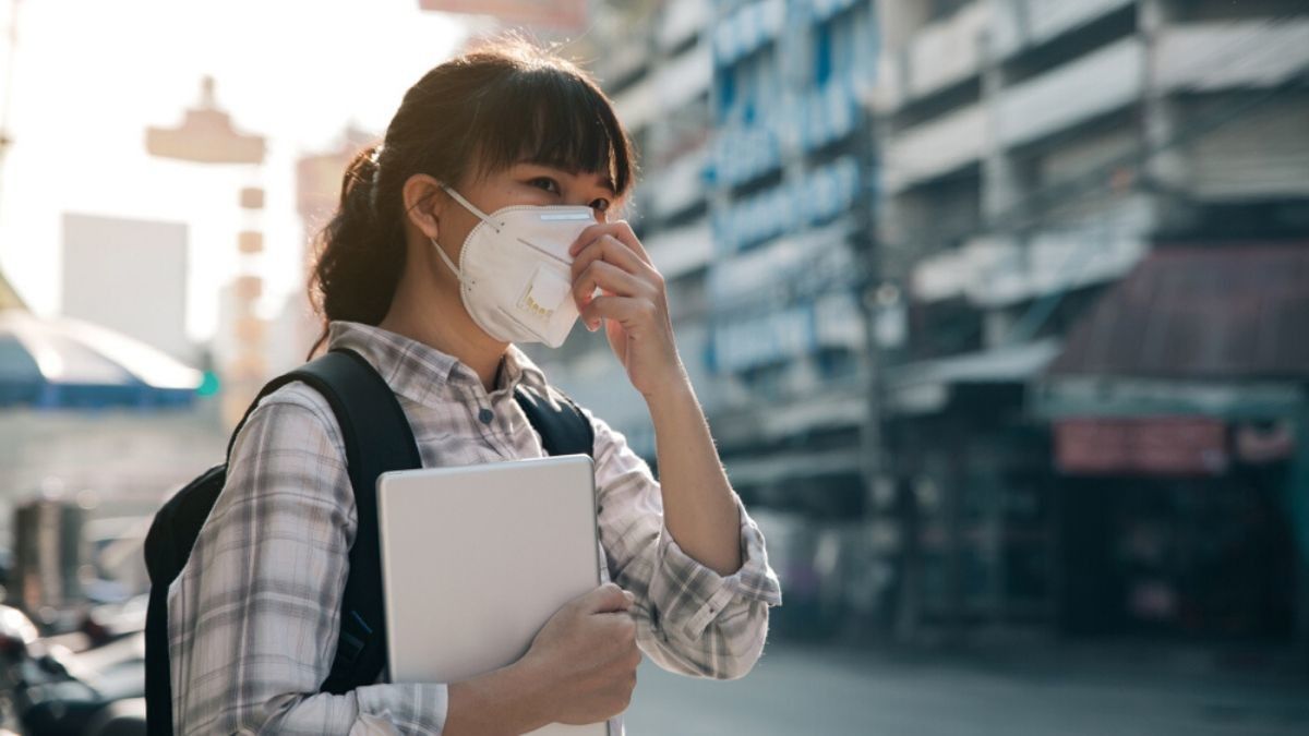 Aturan Pakai Masker Anti Polusi agar Tidak Jerawatan