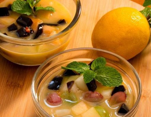 Mana Lebih Sehat untuk Buka Puasa, Kolak Pisang atau Es Buah?