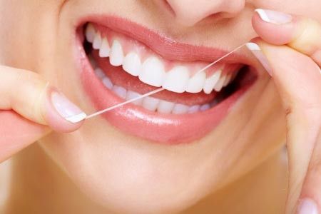 Cara Murah Atasi Karang Gigi: Gosok Gigi ke Sela Gigi