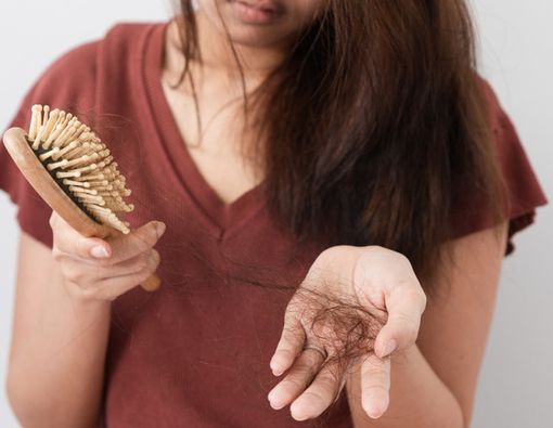 Menyingkap Fakta di Balik Mitos Rambut Rontok