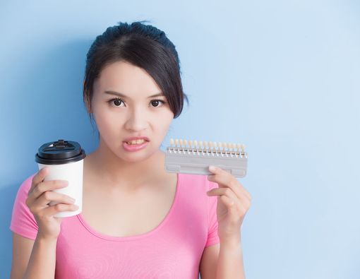 Ingin Gigi Tetap Putih? Hindari Hal Ini