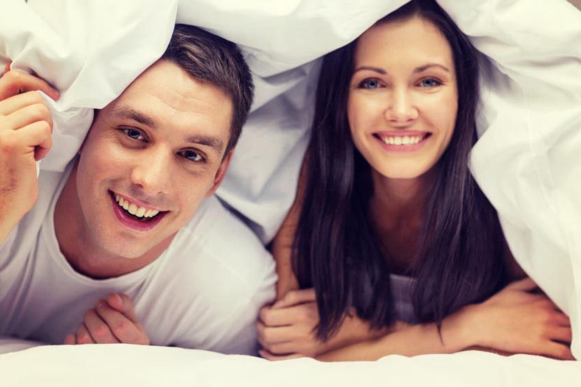 Ingin Pasangan Anda Bahagia saat di Ranjang? Ini Kiatnya