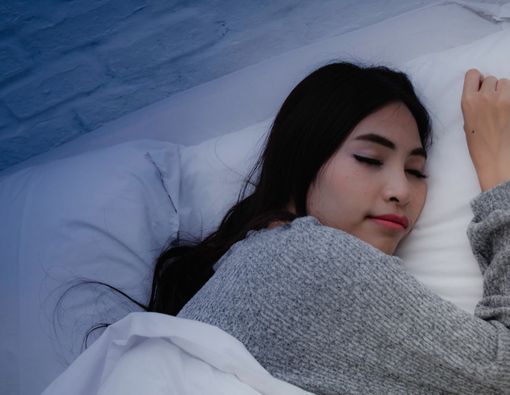 Mana Lebih Baik, Tidur dengan Lampu Mati atau Menyala?