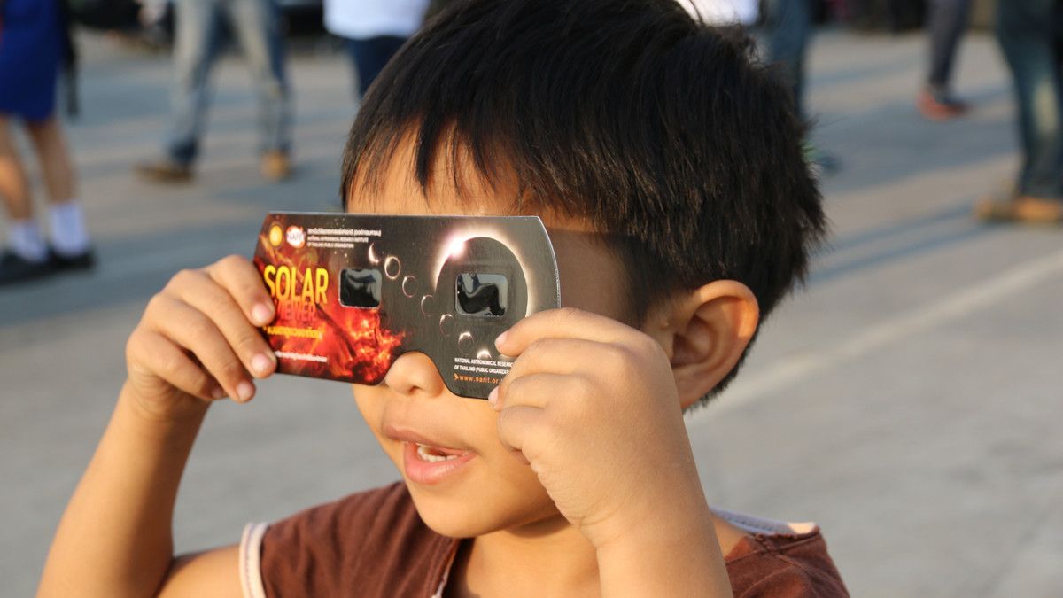 Mau Lihat Gerhana Matahari Cincin? Hati-Hati Terkena Retinopati Surya
