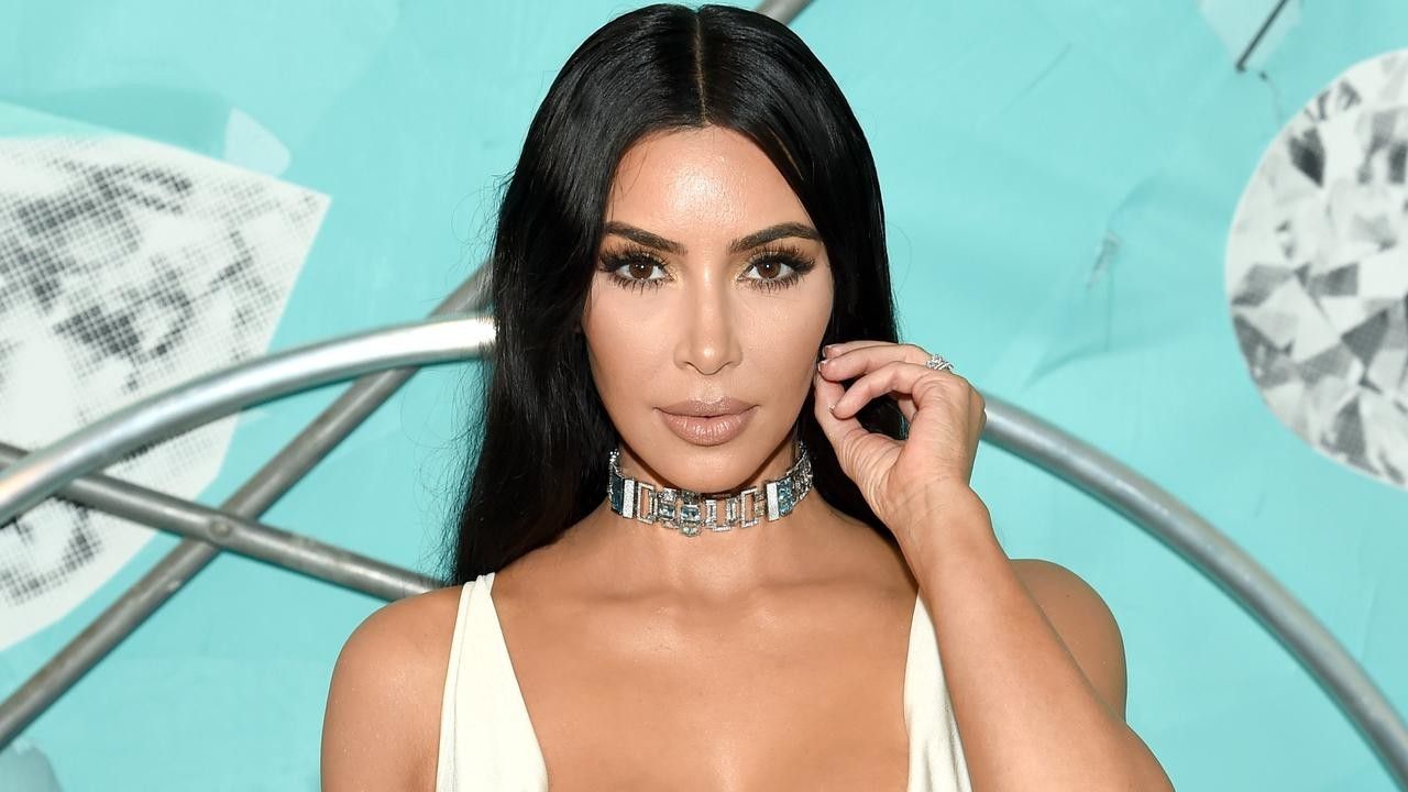 Facial Vampir seperti Kim Kardashian, Apa Itu?