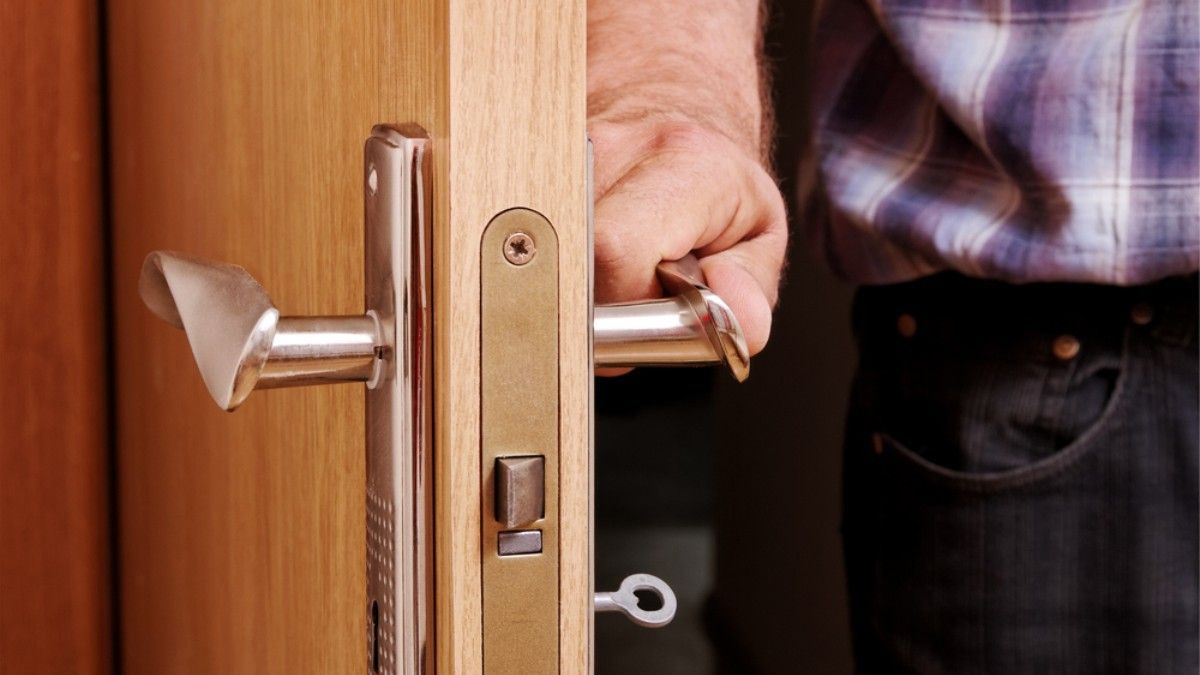 Tak Bisa #dirumahaja? Ini Hal yang Wajib Dilakukan saat Sampai Rumah