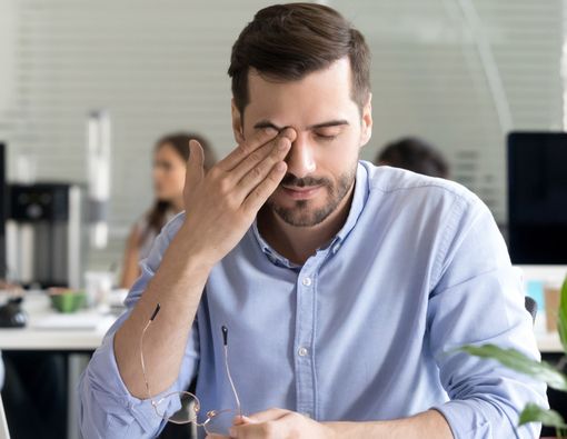 Seperti Ada Bayangan Hitam di Mata, Apa Penyebabnya