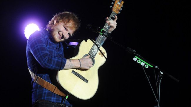4 Tips Cegah Kaki Kram Saat Nonton Konser Ed Sheeran