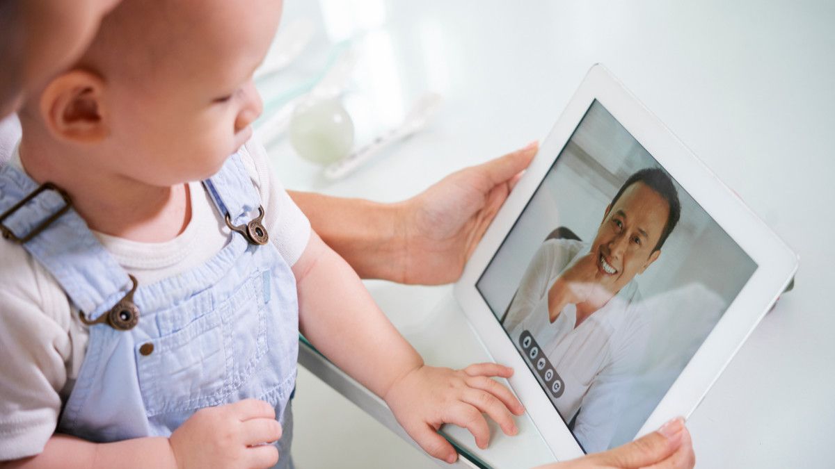 Terpaksa Long Distance Parenting, Ini Efeknya pada Anak!