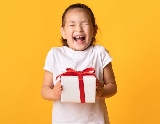 Jangan Terlalu Sering Memberi Hadiah kepada Anak, Ini Alasannya