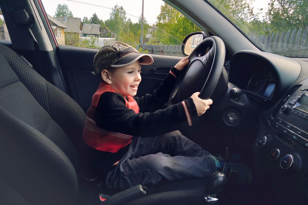 Waspada 3 Risiko Bahaya Anak Terkunci di Dalam Mobil