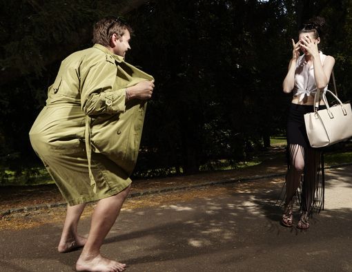 Mengapa Pelaku Eksibisionis Lebih Banyak Ditemukan Pada Pria?