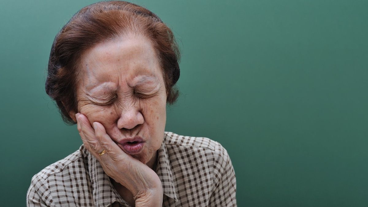 Penyakit Gusi Tingkatkan Risiko Kematian Pada Wanita Lansia - KlikDokter