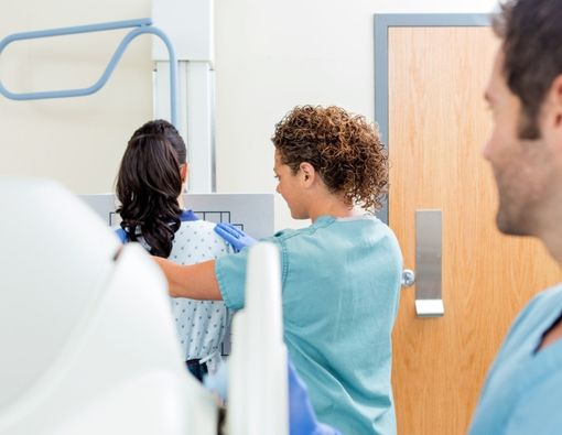 Amankah Menjalani Prosedur Rontgen X-Ray saat Hamil?