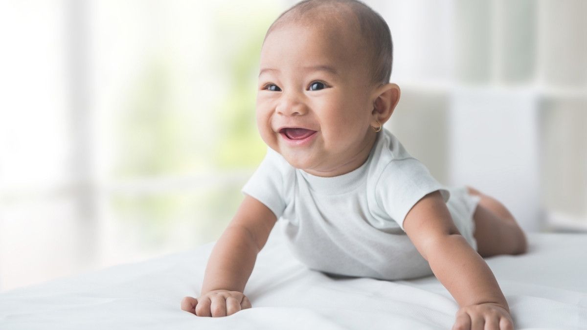 Olahraga untuk Bayi yang Bermanfaat Melatih Otot Tubuhnya