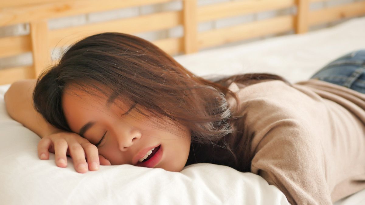 Bikin Basah Bantal, Ini Penyebab Sering Ngiler Saat Tidur