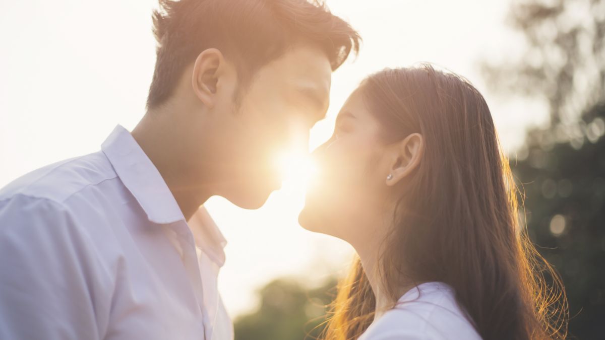 13 Manfaat Ciuman untuk Kesehatan yang Tak Disangka-sangka