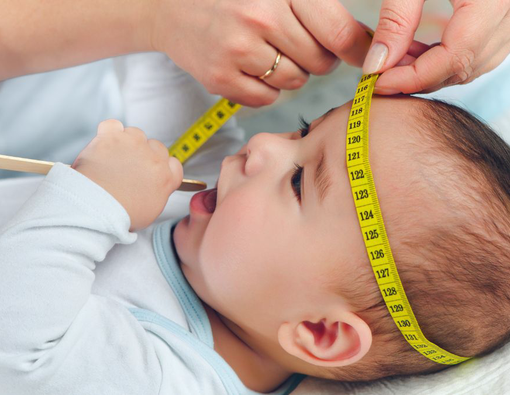 Orangtua Harus Tahu, Ini Ciri Bentuk Kepala Bayi yang Normal