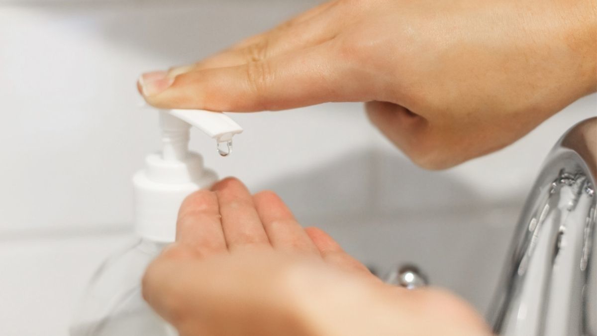 Efek Samping Sering Mandi Pakai Sabun Antiseptik