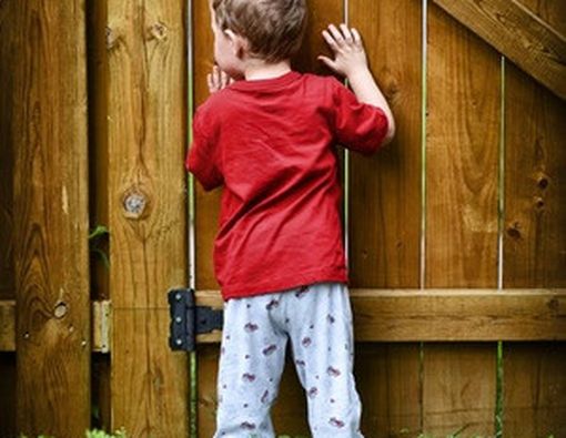 Waspadai Anak Dengan Kebiasaan Mengintip