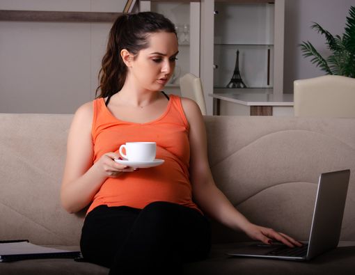 Sering Kerja Shift Malam, Ini Dampaknya bagi Bumil